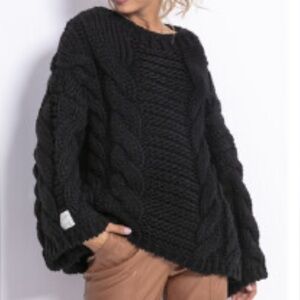 NWT - Fobya Sweater S/M